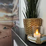 Apartment Stillvolle Nordperd Mit Sonnenterrasse Und Kaminofen Goehren (Ruegen)